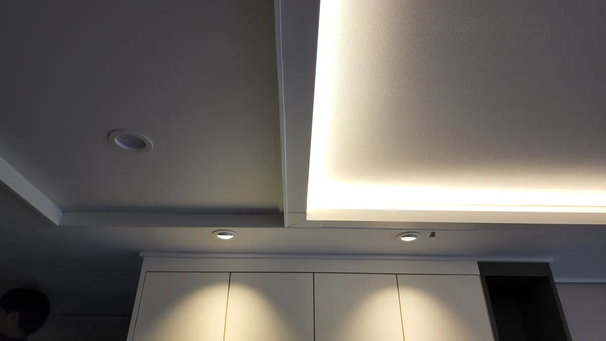 이편한세상평내메트로원 주방 수납 간접조명