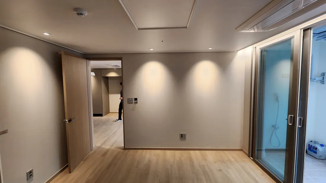 영통롯데캐슬엘클래스 기록 02 복도